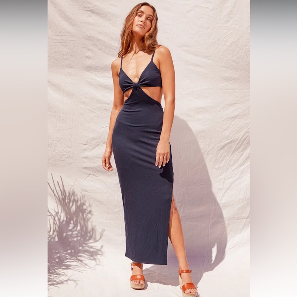 Lulu’s Opening Night Navy Blue Cutout Bodycon Maxi
Dress 👗